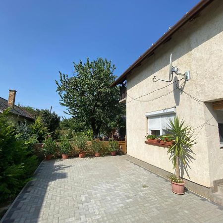 Edina Apartman Balatonlelle Exteriör bild